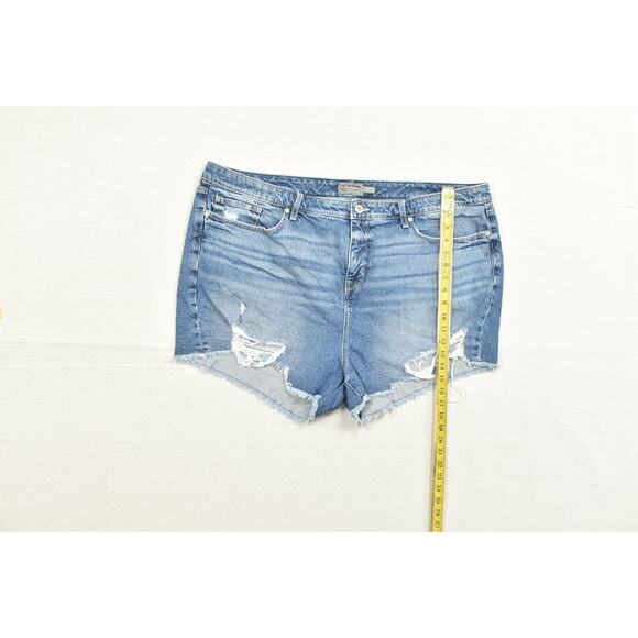 Torrid Women's Plus Size 24 Distressed Denim Jean Cut Off Shorts Blue - Picture 4 of 8